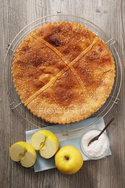Top view of Croustade with whole and halved apples — Stock Photo