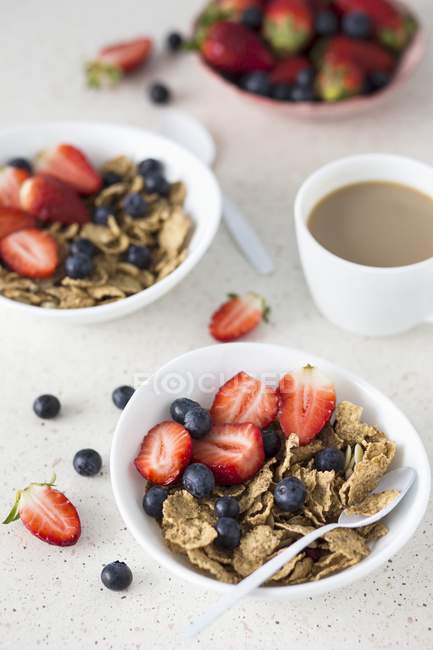 Wholemeal muesli with berries — Stock Photo