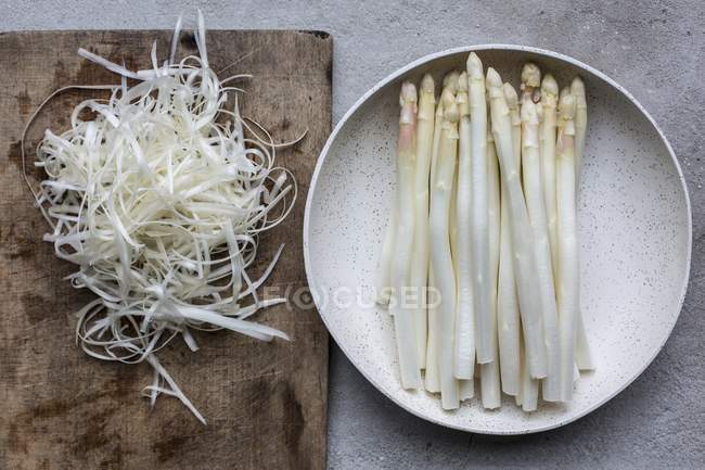 Asparagi pelati bianchi — Foto stock
