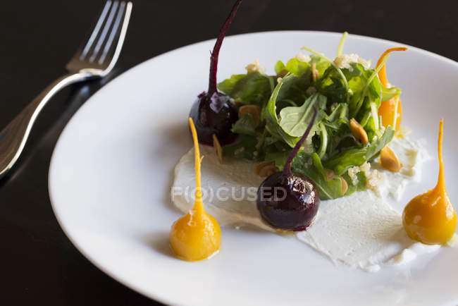 Beet salad with cheese — Stock Photo