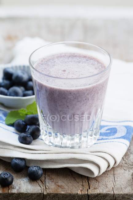 Blueberry and yoghurt smoothie — Stock Photo