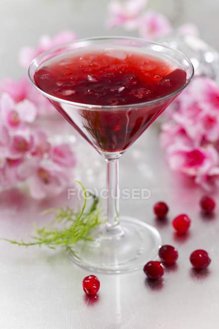 Closeup view of pomegranate Cosmopolitain cocktail and seeds — Stock Photo