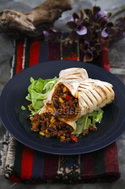 Burritos con carne picada - foto de stock