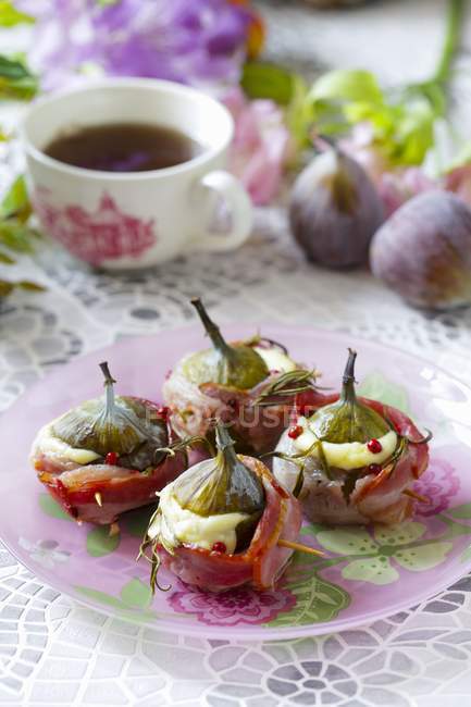 Oven-baked figs — Stock Photo