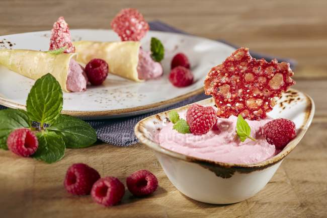 Closeup view of raspberry dip with sour cream — Stock Photo