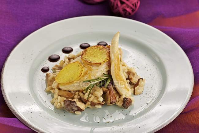 Closeup view of Porcini mushroom Risotto with chicken breast and ginger — Stock Photo