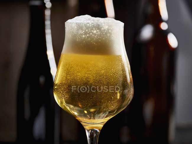 Glass of cold beer — Stock Photo
