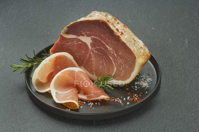 Tuscan fire ham with rosemary — Stock Photo