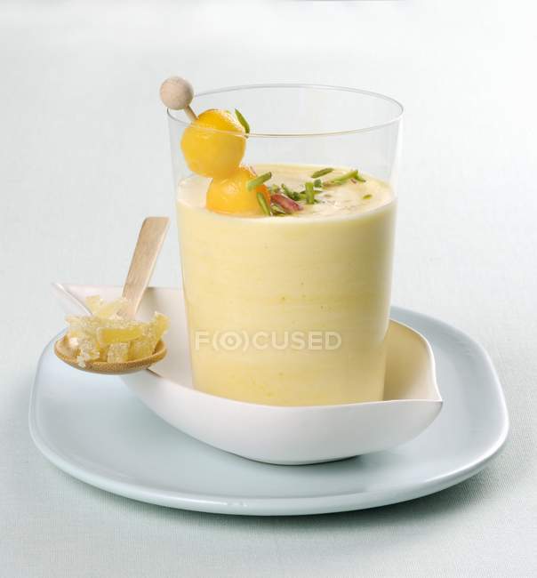 Smoothie au yaourt en verre — Photo de stock