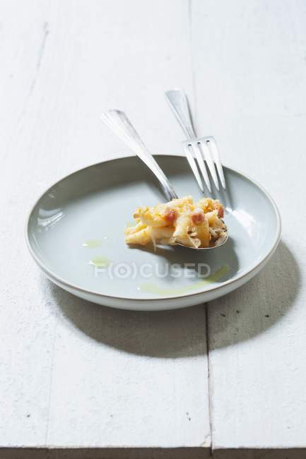 Resti di pasta caserecce con prosciutto — Foto stock