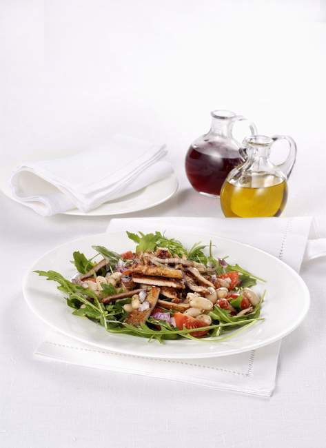 Mixed veal salad on plate — Stock Photo