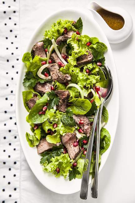 Venison and fennel salad with pomegranate seeds — Stock Photo