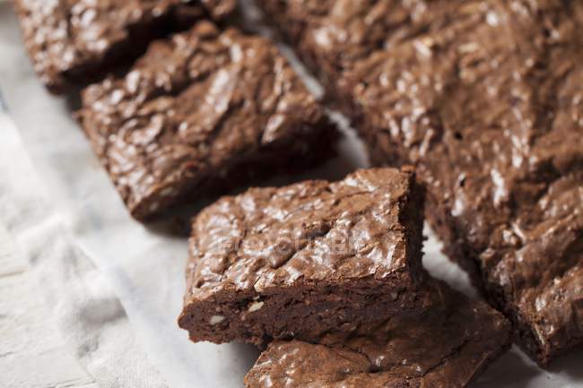 Fresh baked nut brownies serving — Stock Photo