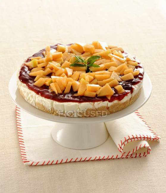 Cheesecake con melone in stand — Foto stock