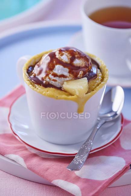 Mug cake with pineapple — Stock Photo