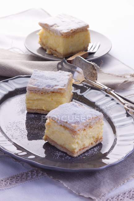 Puff pastry slices with vanilla cream — Stock Photo