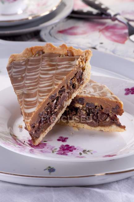 Slice of tart with dried figs — Stock Photo