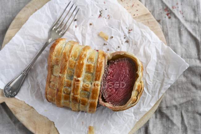 Roasted sliced beef in pastry — Stock Photo