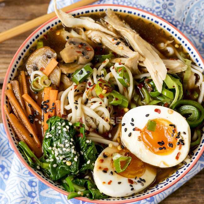 Ramen noodle soup with chicken — Stock Photo
