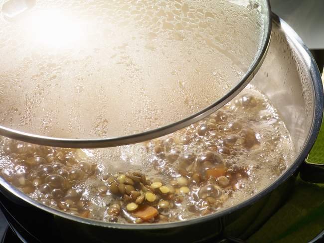 Zuppa di lenticchie in padella — Foto stock