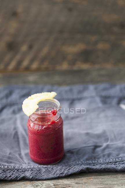 Strawberry and pineapple smoothie — Stock Photo