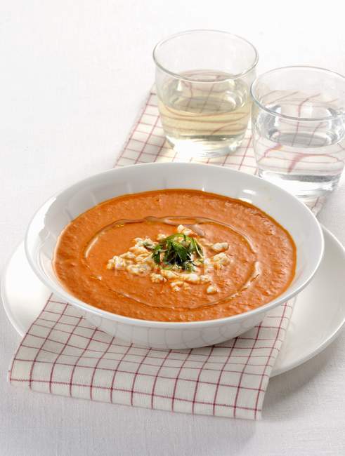 Крем-суп з перцю з сиром фета — стокове фото