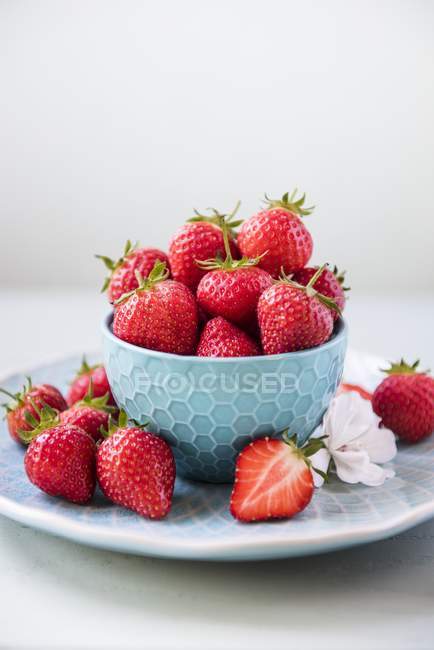 Fresh Strawberries in bowl — Stock Photo