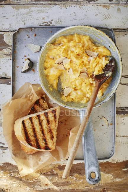 Top view of scrambled egg with truffles in a pan with toasts — Stock Photo