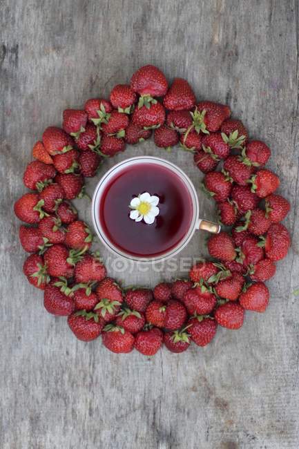 Cup of strawberry tea — Stock Photo