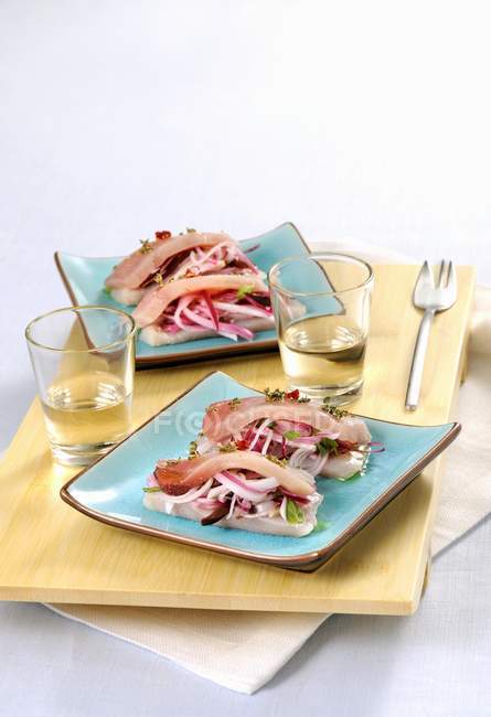Raw swordfish with salad and bacon — Stock Photo