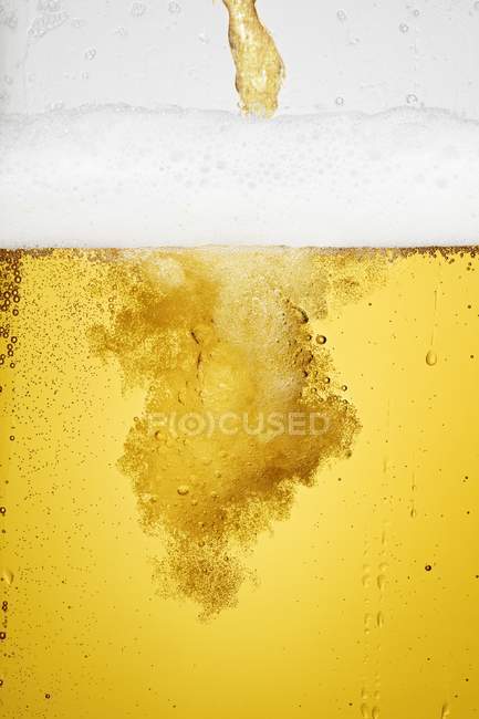 Pouring fresh beer — Stock Photo