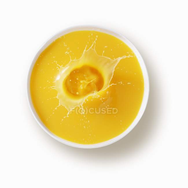 Juice splashing in a bowl — Stock Photo