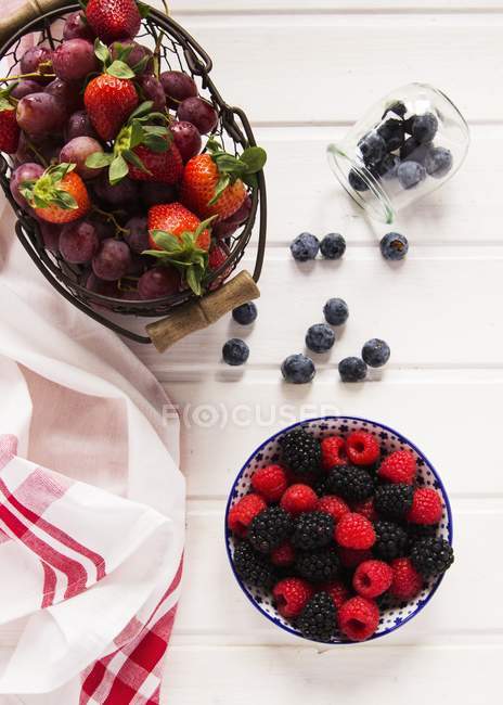 Fresh berries and grapes — Stock Photo