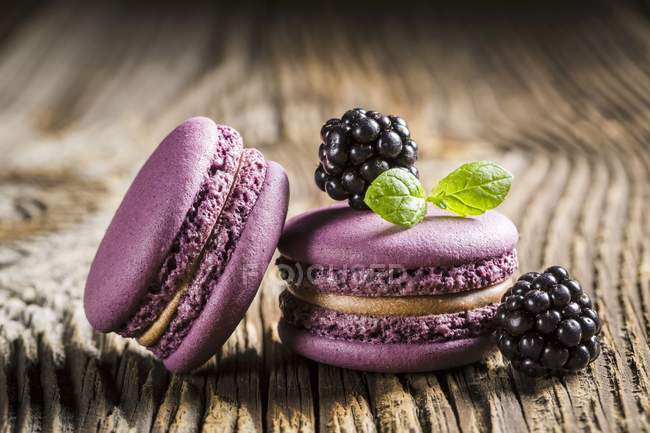Purple Blackberry macaroons — Stock Photo