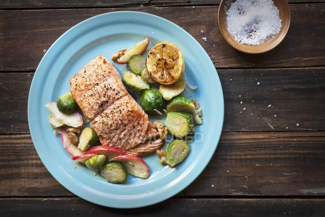 Fried salmon with sprouts — Stock Photo