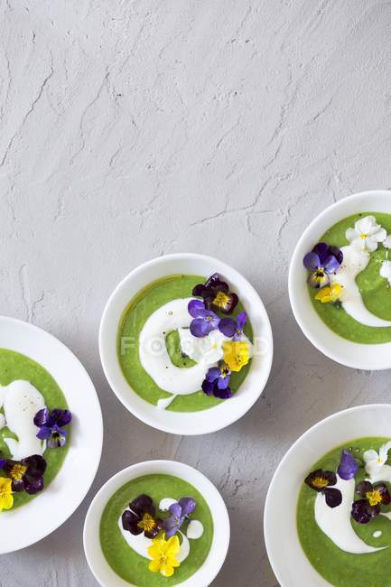 Cream of green pea soup with sour cream — Stock Photo