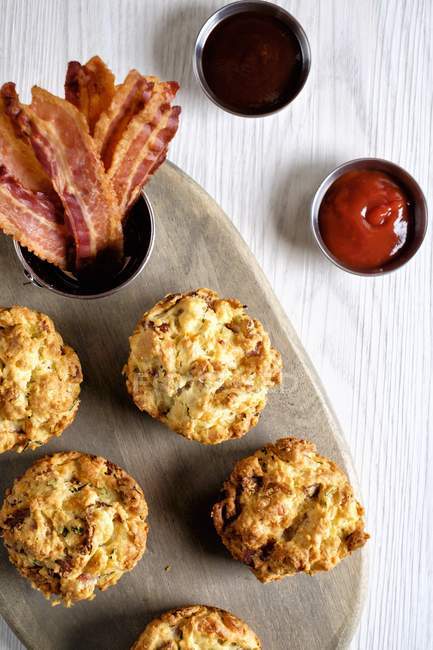 Cheese and bacon scones — Stock Photo