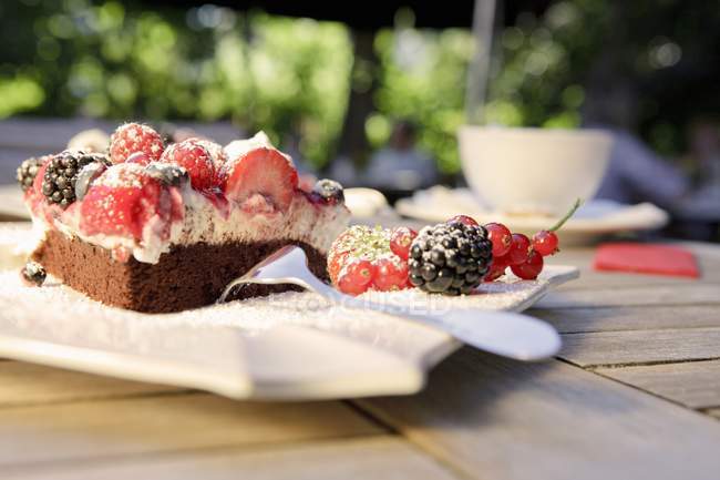 Berry yoghurt cake — Stock Photo