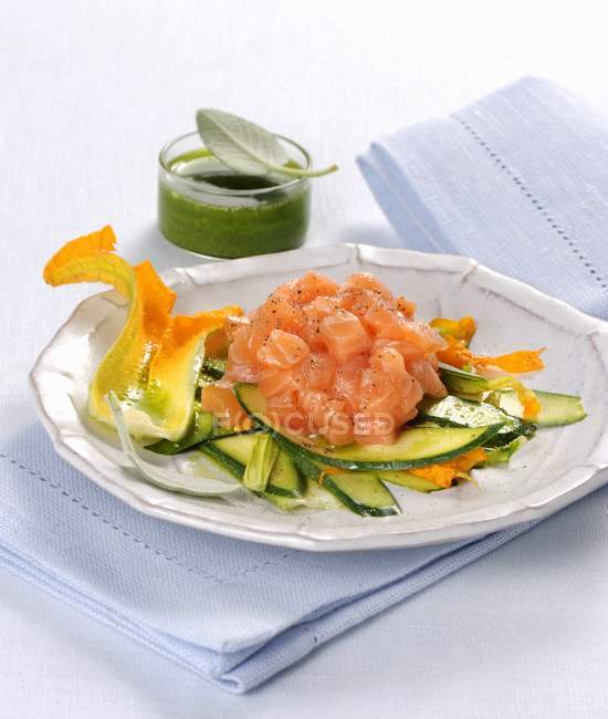 Salmon tartare on a courgette medley — Stock Photo