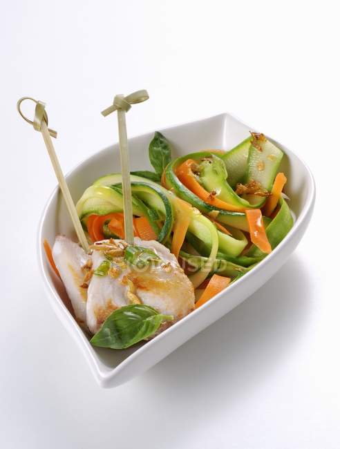Рыба с тайскими овощами — стоковое фото
