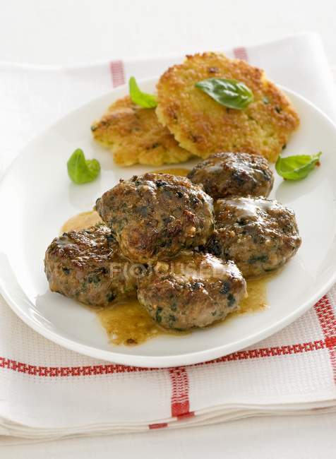 Spicy meatballs with bread — Stock Photo