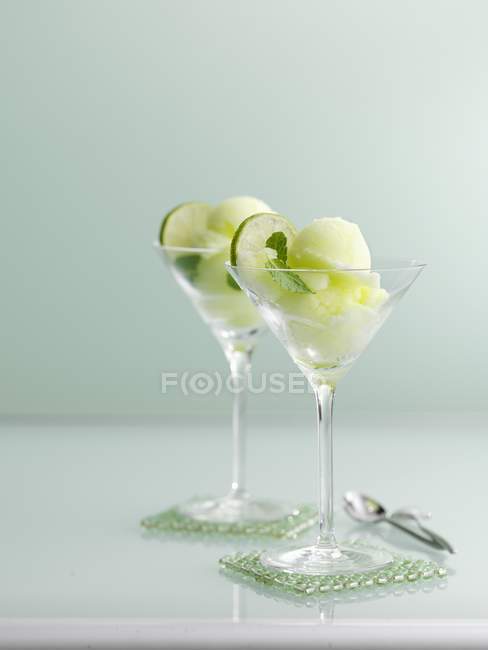 Lime sorbet with mint — Stock Photo