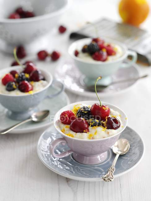Semolina pudding with berries — Stock Photo