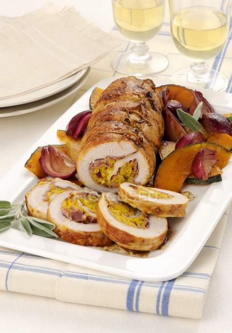 Roast turkey on plate — Stock Photo
