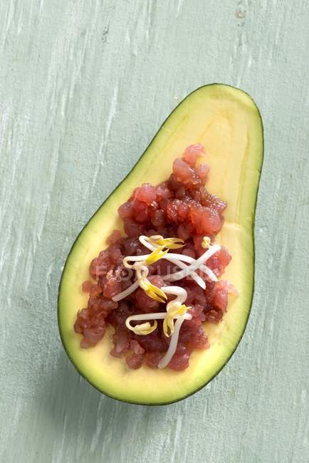 Avocado filled with tuna — Stock Photo