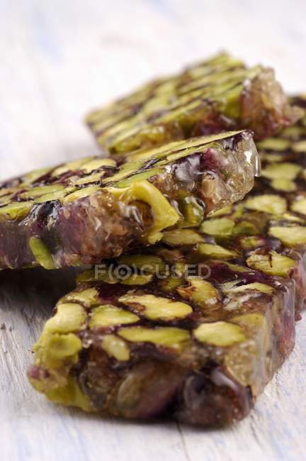 Vue rapprochée des morceaux cassants de pistaches italiennes — Photo de stock