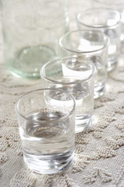 Vista de perto de bebidas Filu e ferru em copos — Fotografia de Stock