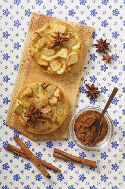 Tortine di mele con anice stellato — Foto stock