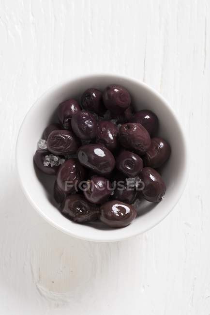 Мармарибірські оливки, що зберігаються в солі — стокове фото
