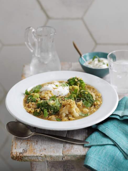Zuppa di verdure con lenticchie e broccoli — Foto stock
